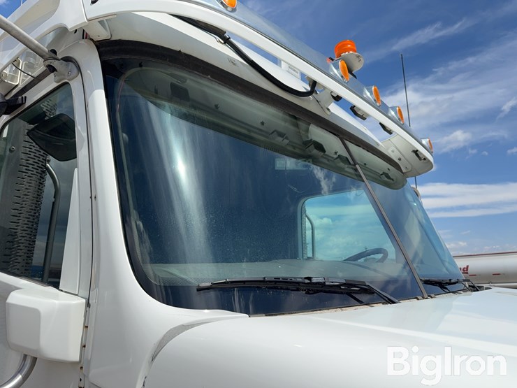 2013-freightliner-coronado-132-image-20