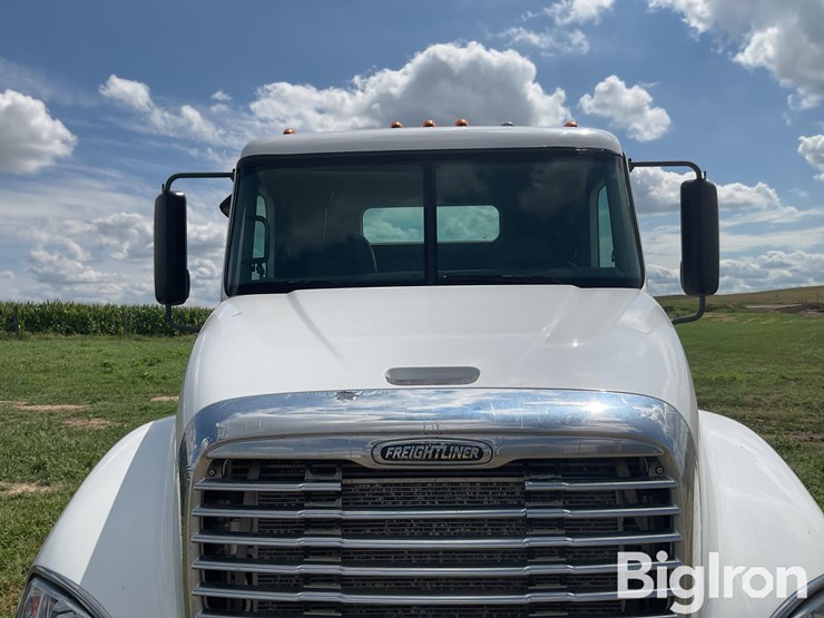 2007-freightliner-columbia-120-image-10
