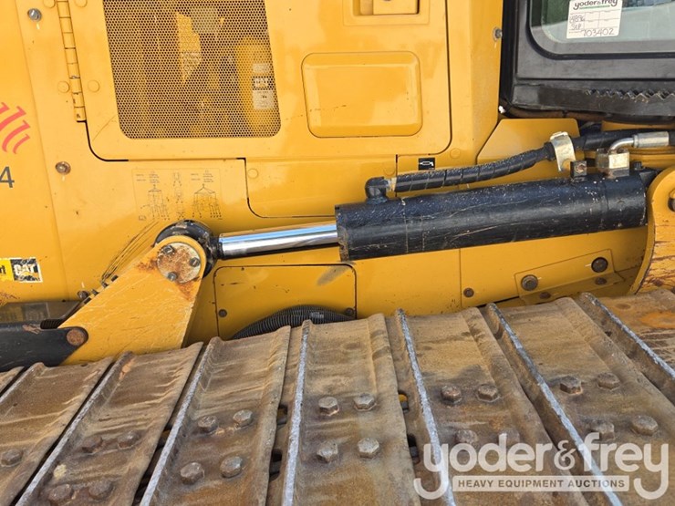 2020-caterpillar-d6k2-lgp-image-19