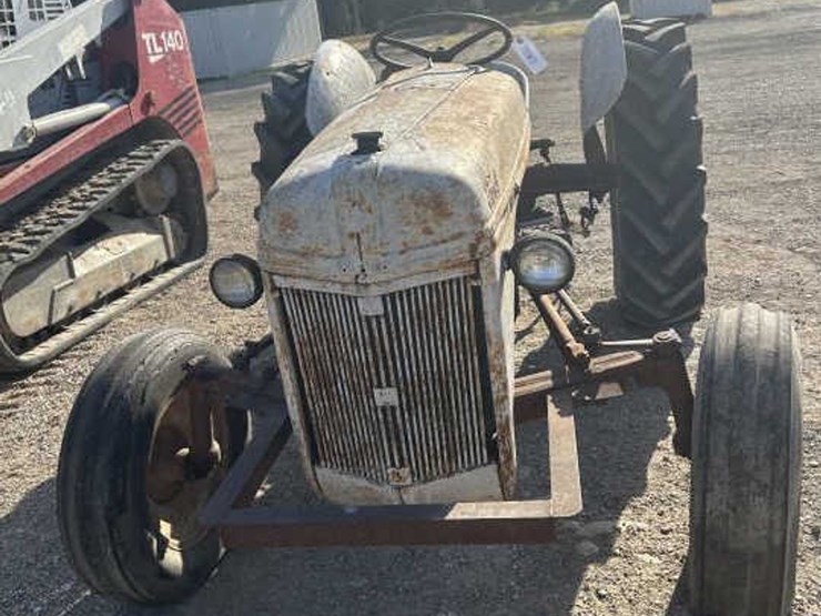 ford-tractor-image-2