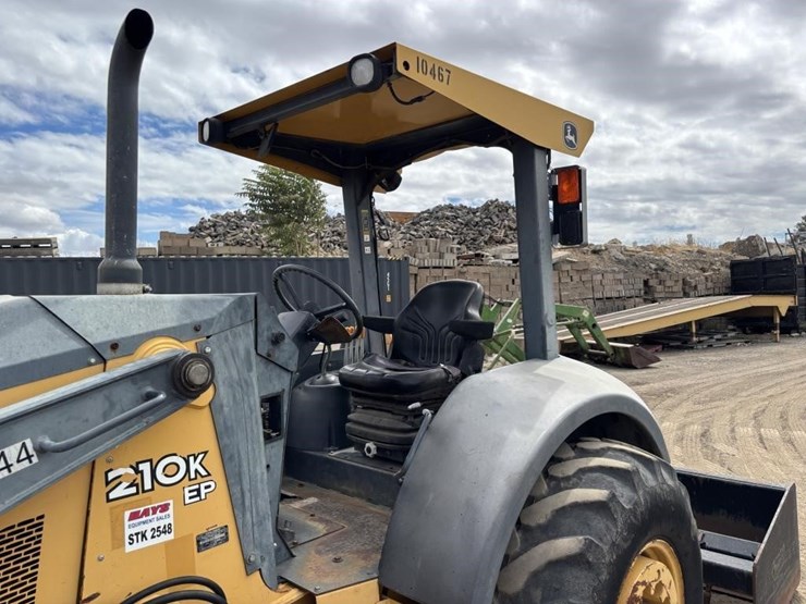 2013-deere-210k-ep-image-31