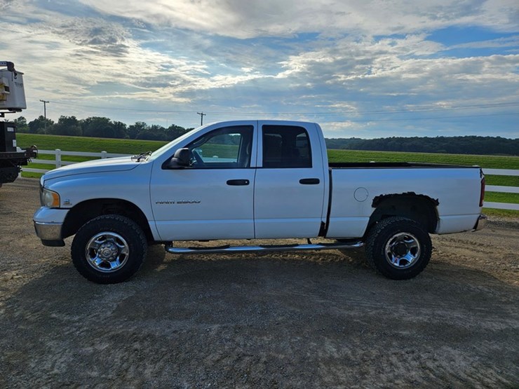 2004-dodge-ram-2500-image-2