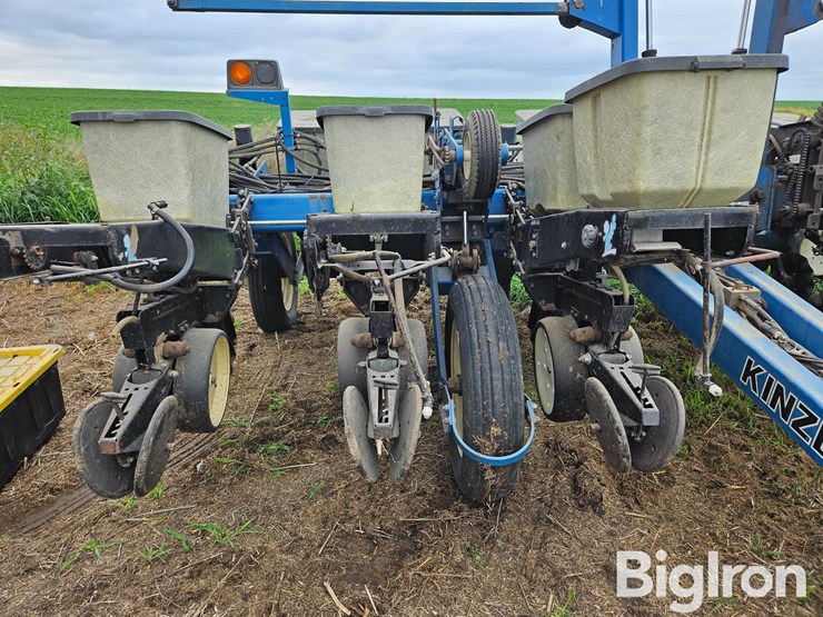 1993-kinze-2200-image-17
