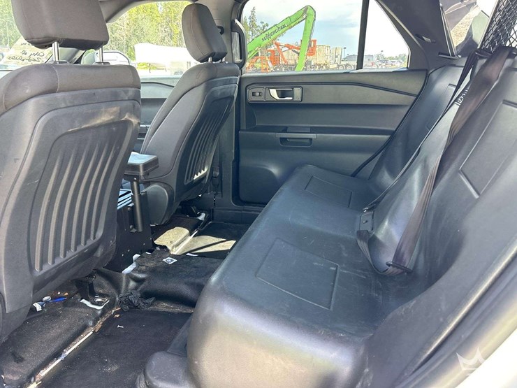 2020-ford-explorer-image-22