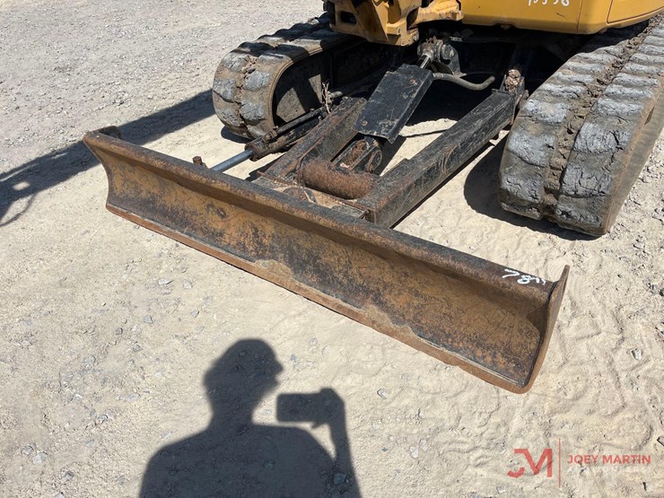 2017-caterpillar-305.5e2-cr-image-8