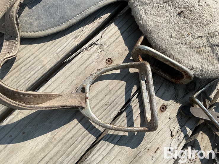 race-horse-training-saddles-image-10