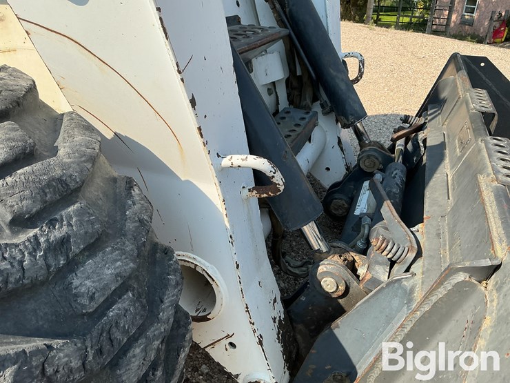 2007-bobcat-s300-image-13