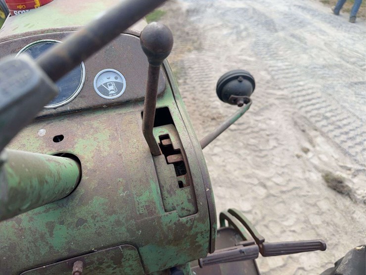 john-deere-3010-image-32
