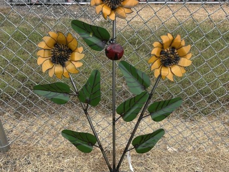 #129-•-metal-art---sunflower-arrangment-w/lady-bug-image-1