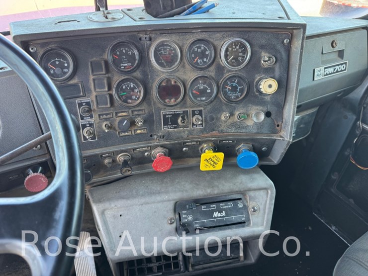 1988-mack-superliner-tri-axle-dump-truck-v8-500-mack-engine-(ashland,-va)-image-29