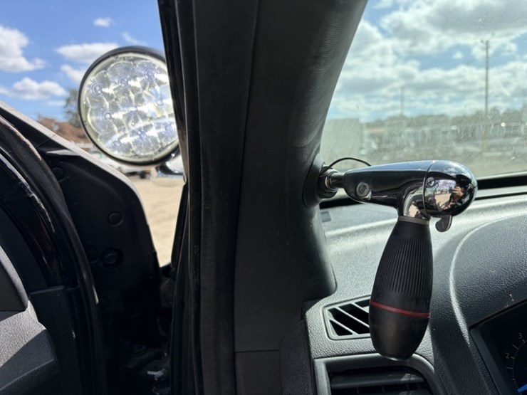 2018-ford-explorer-image-27