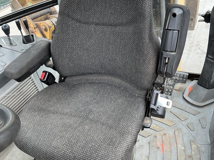2015-caterpillar-416f-image-11