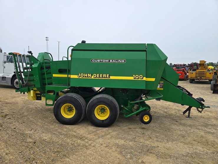 john-deere-100-image-8