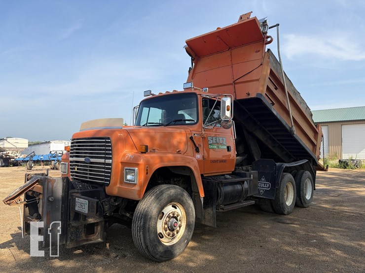 1996-ford-lt9000-image-1