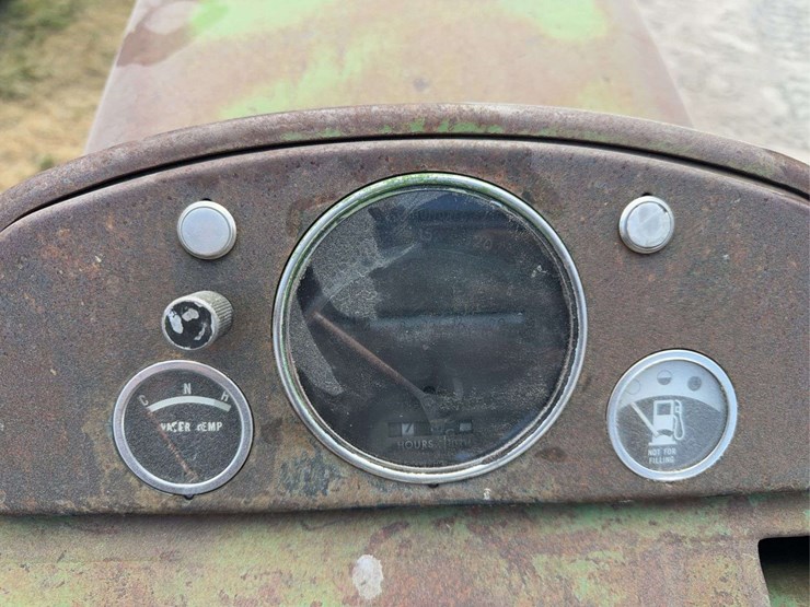 john-deere-3010-image-33