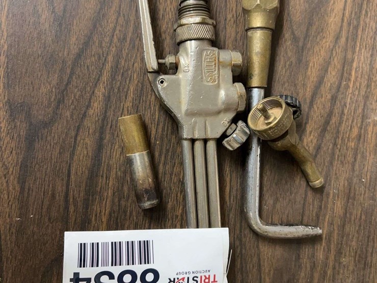 assorted-torch-tips-and-cutting-torch-handle-assembly-image-2