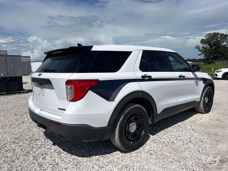 2020-ford-explorer-image-3