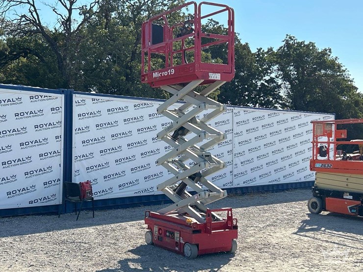 mec-scissor-lift-image-4
