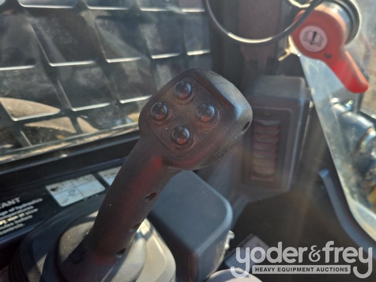2019-deere-324g-image-29