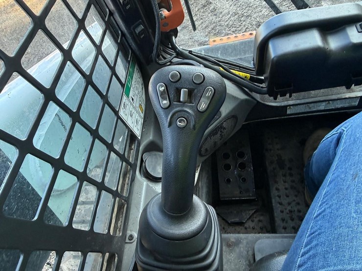 2024-bobcat-s770-image-26