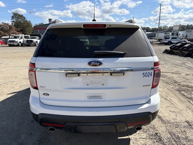 2015-ford-explorer-xlt-image-5