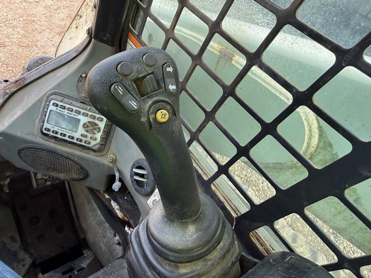 bobcat-t870-image-21