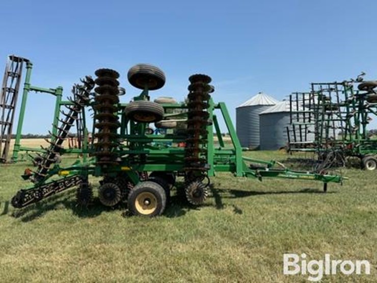 2017-great-plains-2400tm-image-4