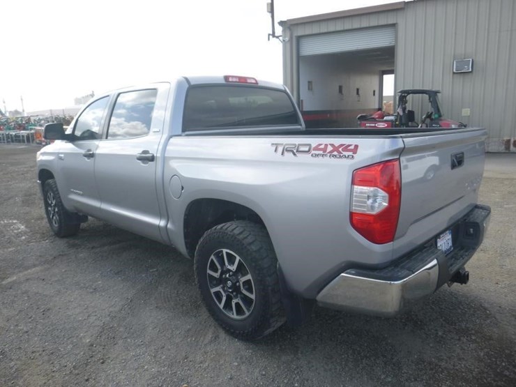 2015-toyota-tundra-image-4