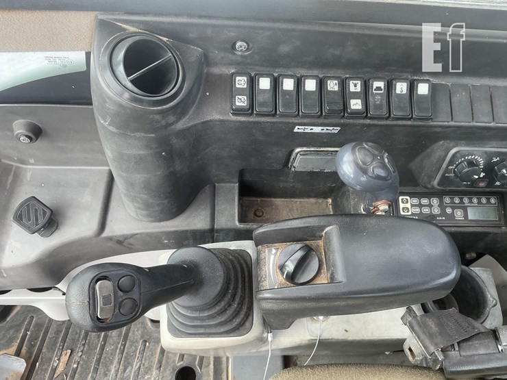 2015-takeuchi-tb290-image-17