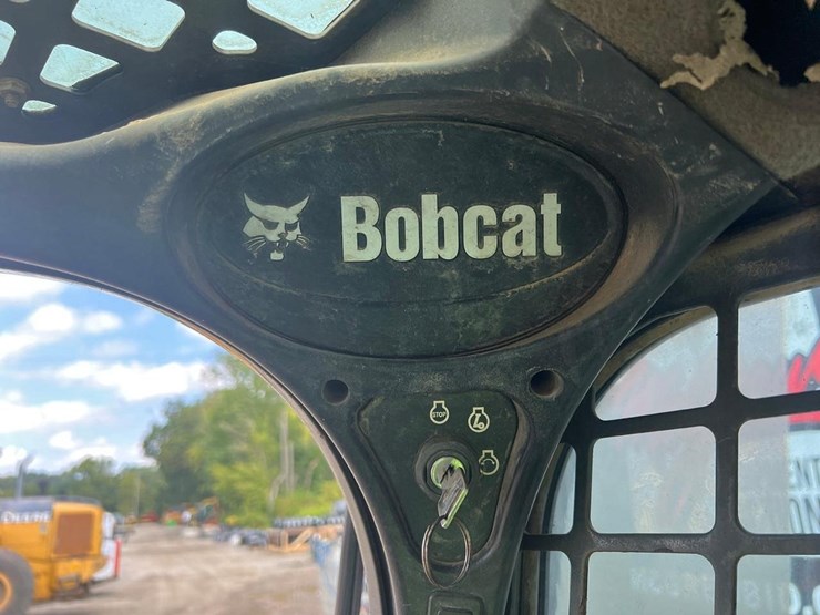 2011-bobcat-s750-image-20