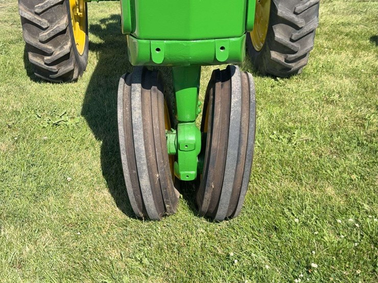 john-deere-2520-image-13