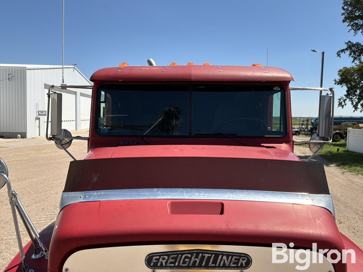 1995-freightliner-fld112-image-10