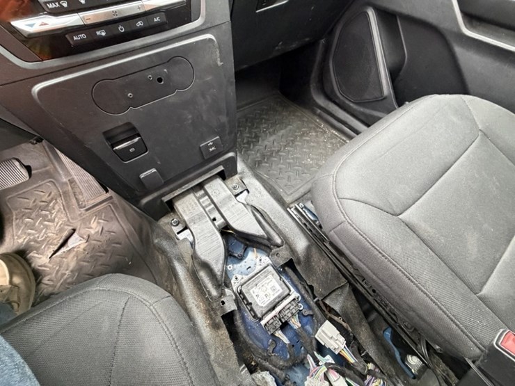 2020-ford-explorer-image-30