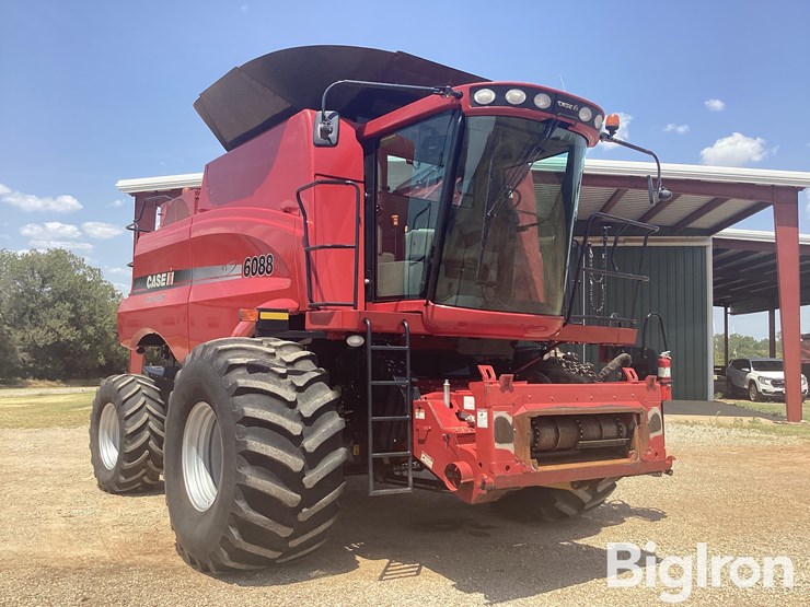 2011-case-ih-6088-image-3
