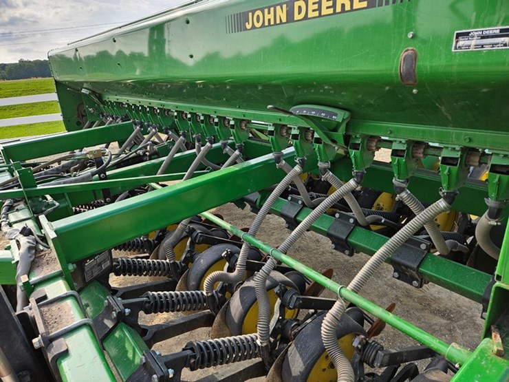 john-deere-750-image-33