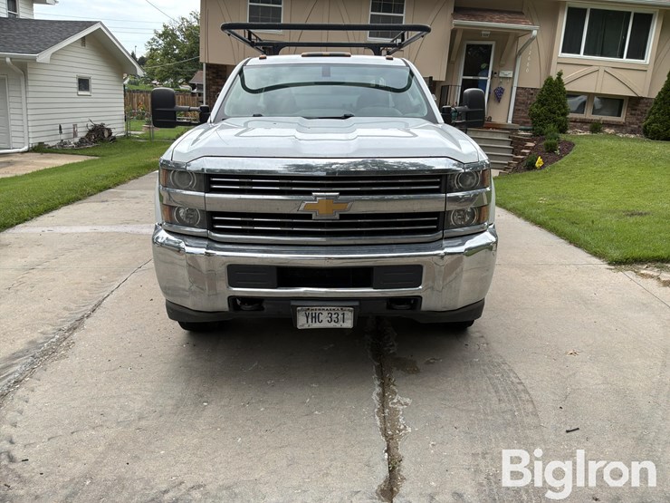 2016-chevrolet-silverado-3500-image-2