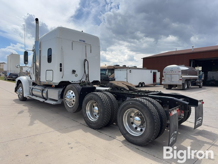 2012-freightliner-coronado-132-image-7