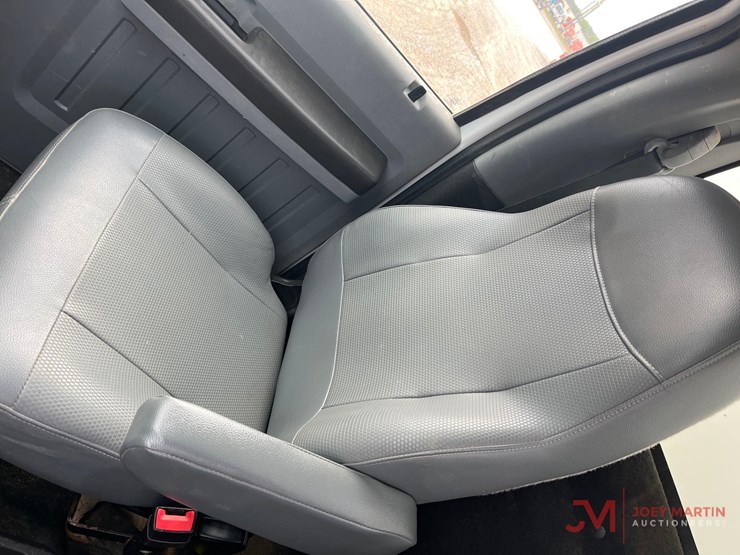 2017-ford-f650-image-16