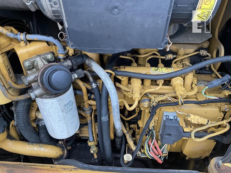 2010-caterpillar-d5k-lgp-image-17