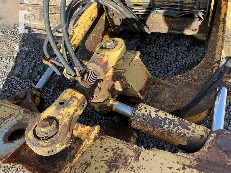 2005-deere-700h-lgp-image-12