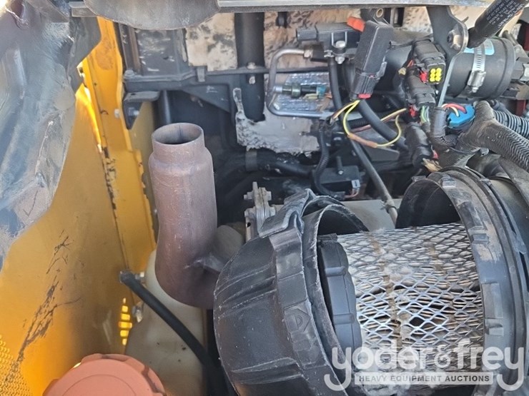 2019-deere-324g-image-19