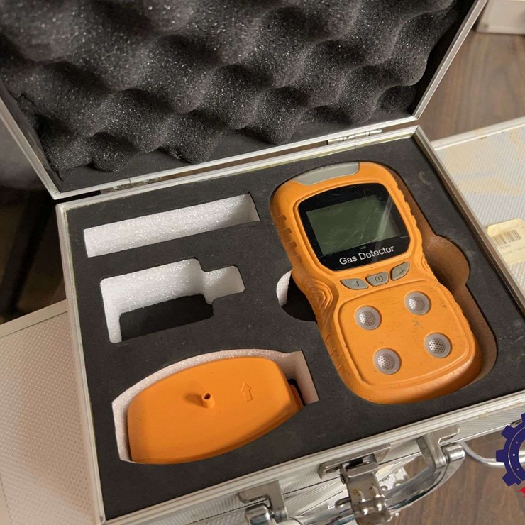Set of 5 Portable Multi-Gas Detectors with Cases and Accessories