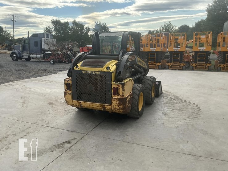 2015-new-holland-l220-image-4