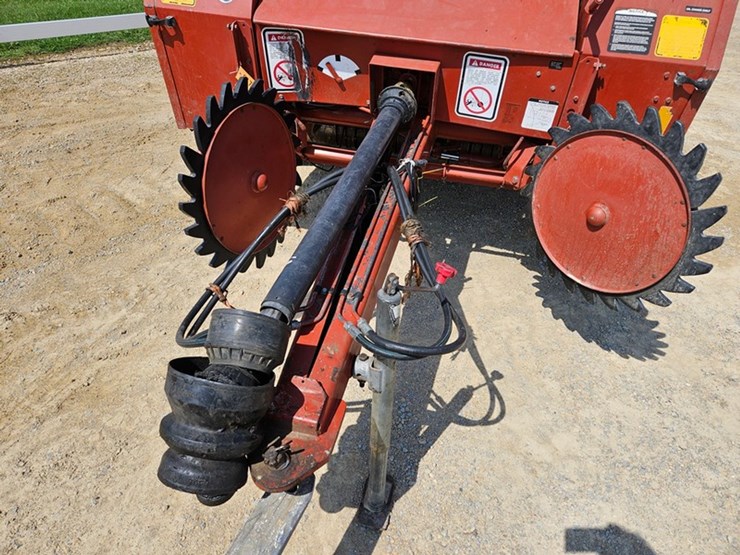 hesston-550-image-13