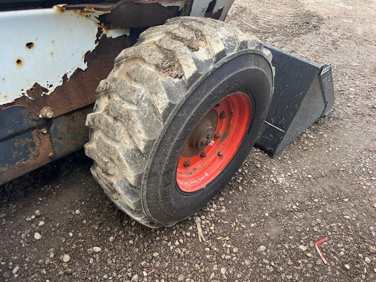 2011-bobcat-s750-image-17