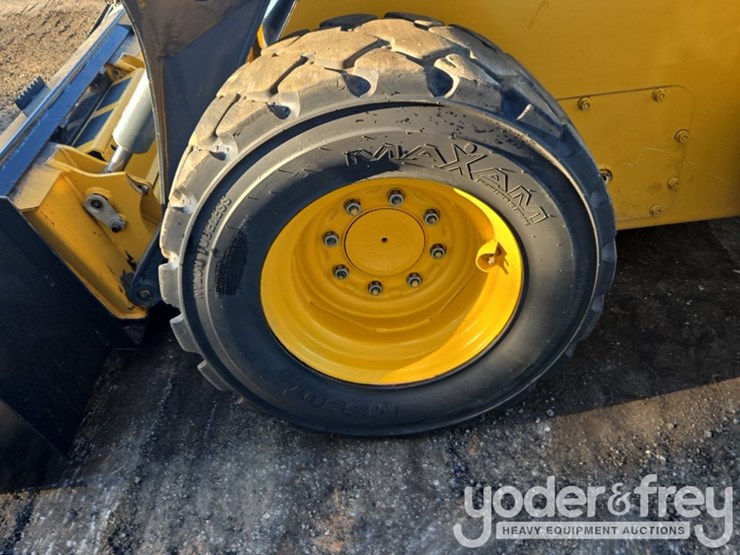 2019-deere-324g-image-9