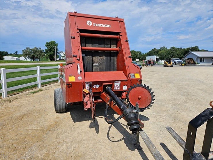hesston-550-image-8