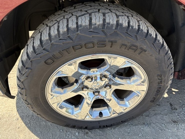 2017-ram-1500-laramie-image-15