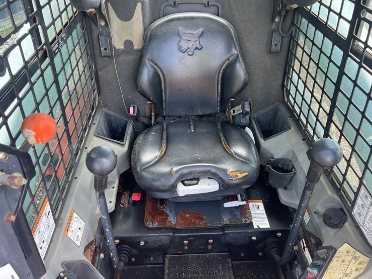 2011-bobcat-s750-image-19