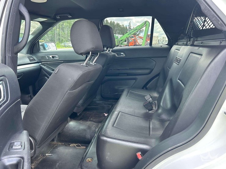 2018-ford-explorer-image-22